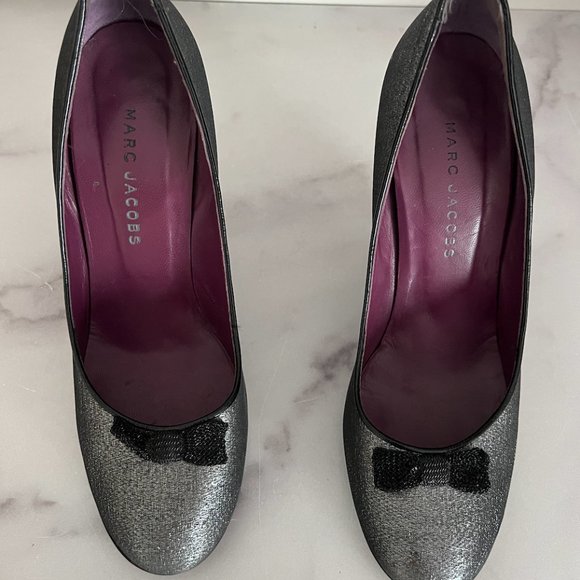 VINTAGE Marc Jacobs Silver Bow Pumps - Picture 2 of 5